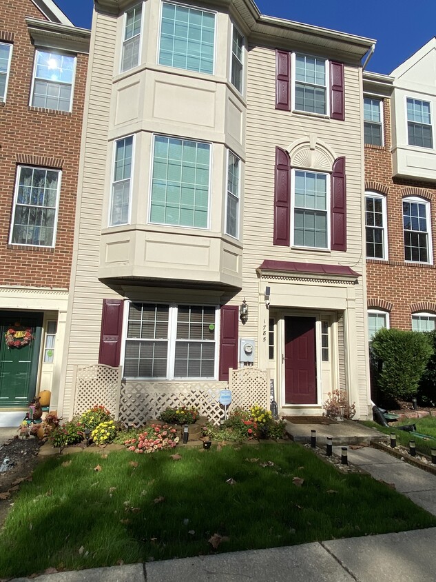 1785 Sea Pine Cir, Severn, MD 21144 Townhome Rentals in Severn MD