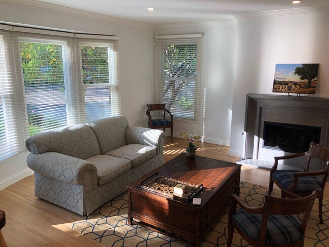 Building Photo - LOS GATOS - Pristine Executive Home