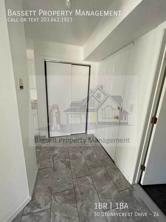 Foto del edificio - 30 Stoneycrest Dr