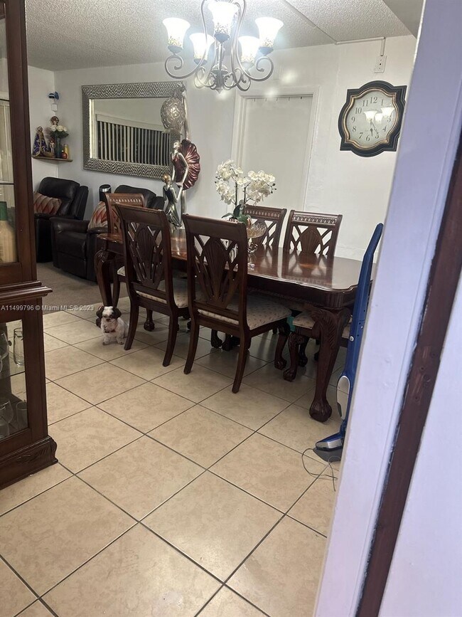 Foto del edificio - 2725 W 64th Pl