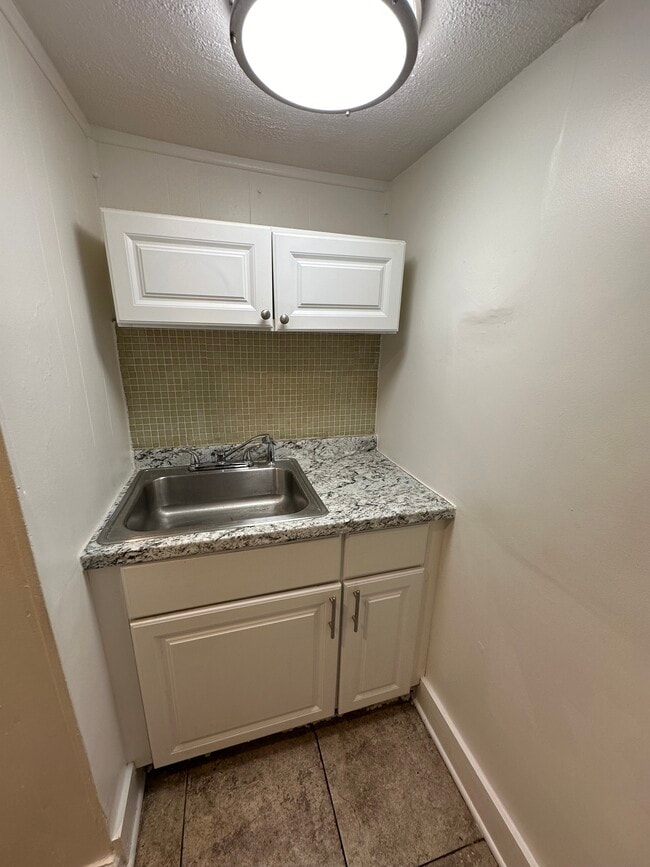 Kitchen - 4833 Belair Rd
