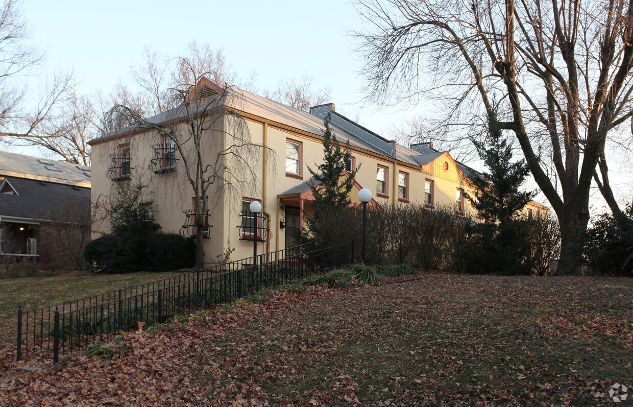 Foto del edificio - 1003-1009 W 38th St