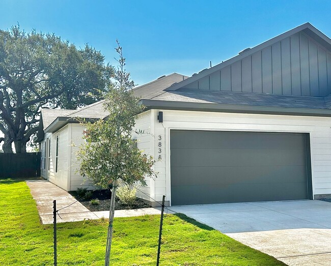 Building Photo - 383 Cross Barn Blvd