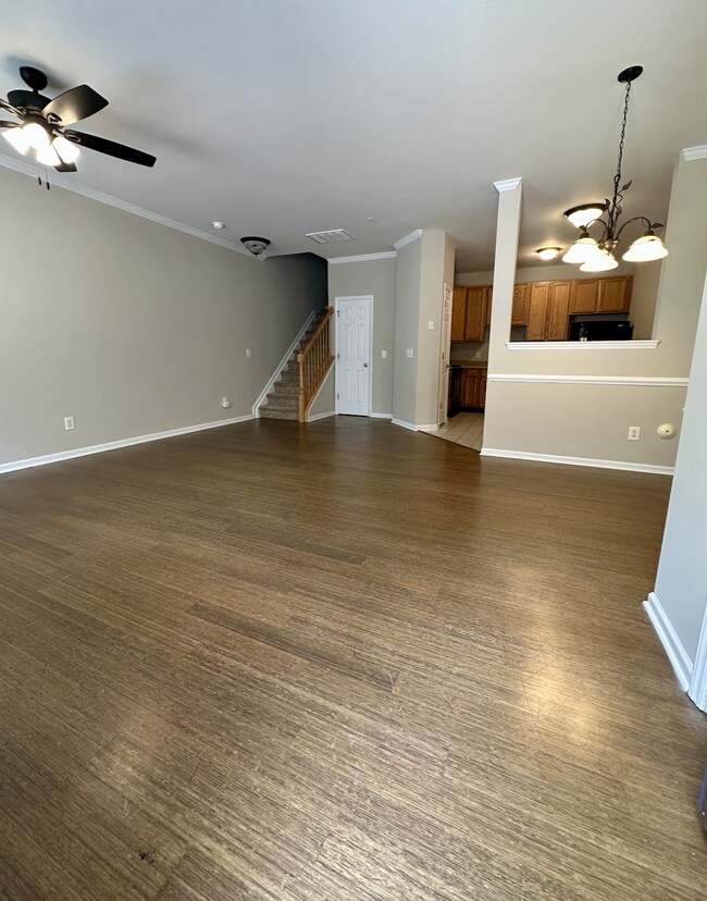 Foto del edificio - Spacious 3-Bed Townhouse in Raleigh