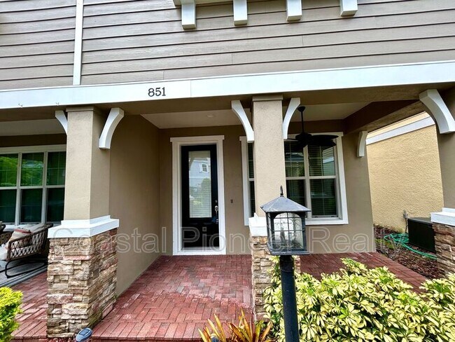 Building Photo - 851 Aurora Way