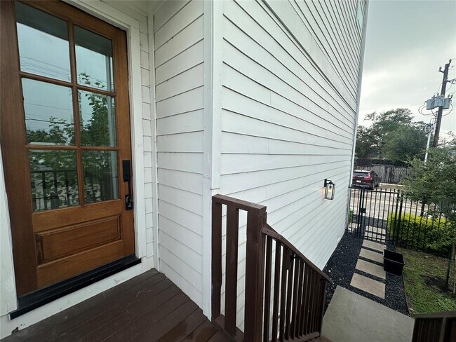 Foto del edificio - 2828 Versailles Oak Ln