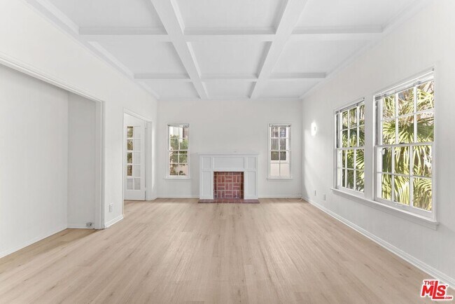 Foto del edificio - 140 S Camden Dr