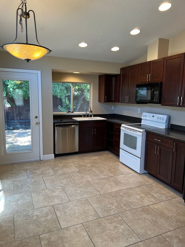 Foto del edificio - $2495.00 - GREAT NEIGHBORS - CENTRAL TO GR...