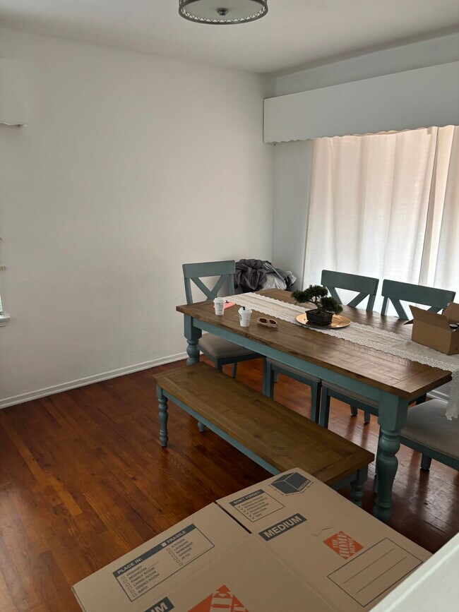 Foto del edificio - 5646 1/2 Farmdale Ave