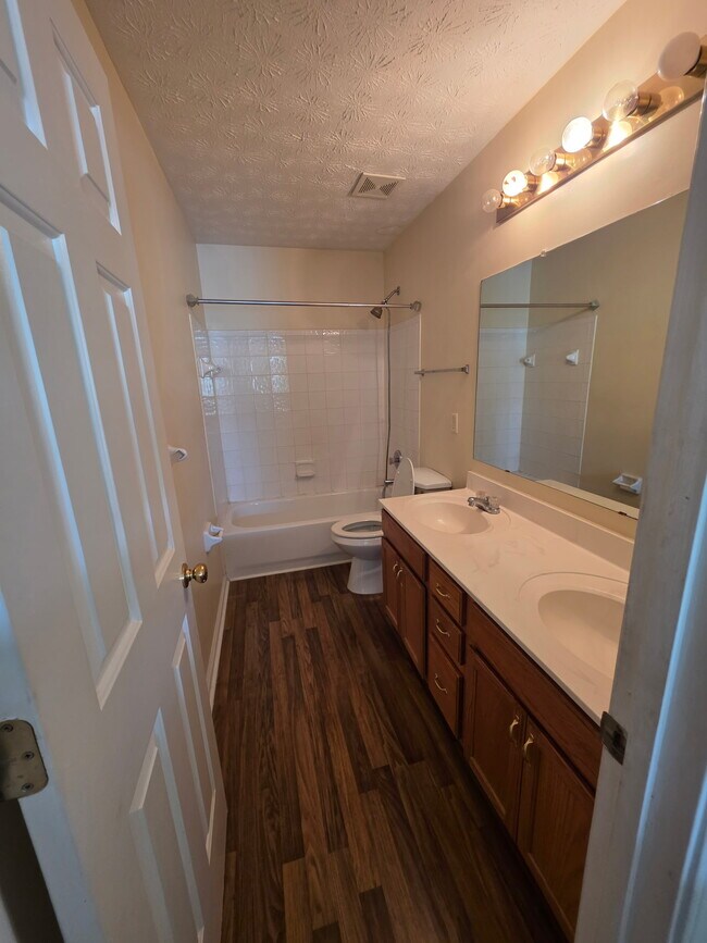 Building Photo - 378 Celia Glen Ct