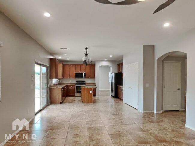 Building Photo - 3009 E Lynx Way