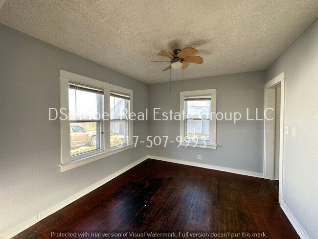 Foto del edificio - 4 bed 2 bath single family home, with 2 ca...