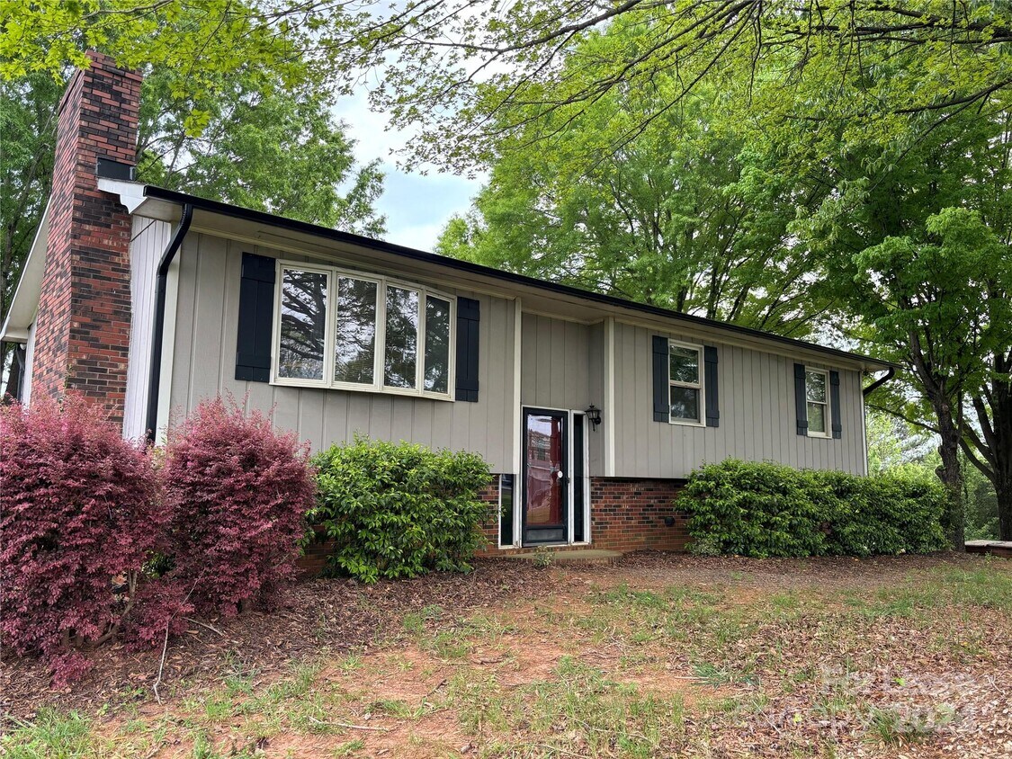 607 Bluefield Rd, Mooresville, NC 28117 Room for Rent in Mooresville