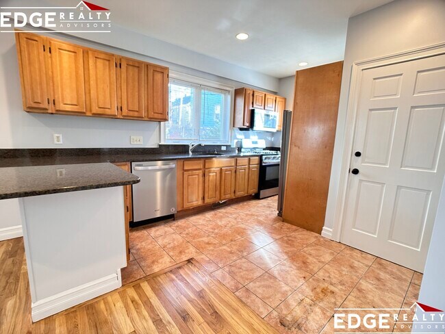 Building Photo - 41 Dracut St