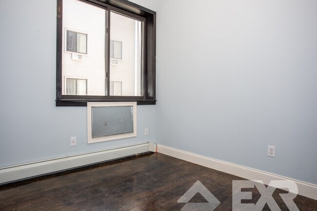 Building Photo - 39 Suydam St