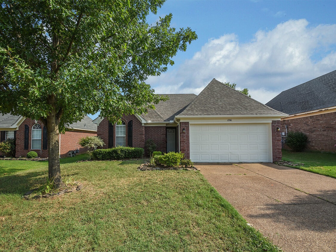 3 Bedroom, 2 Bath Near Whitten and Dexter - 3 Bedroom, 2 Bath Near Whitten and Dexter