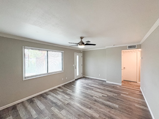 Building Photo - 515 E Dunbar Dr