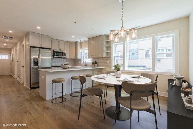 Foto del edificio - 7026 W Diversey Ave