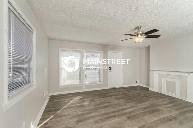 Foto del edificio - 3 Bedroom Pet-Friendly Home in Louisville, KY with Main Street Renewal