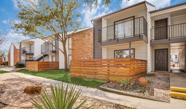 Building Photo - Holbrook Apartment Homes