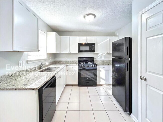 Foto del edificio - 2730 Sand Lake Ct