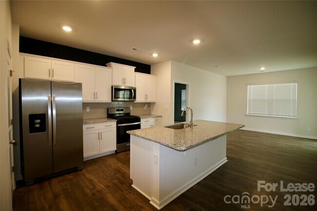 Building Photo - 1121 Secrest Cmns Dr