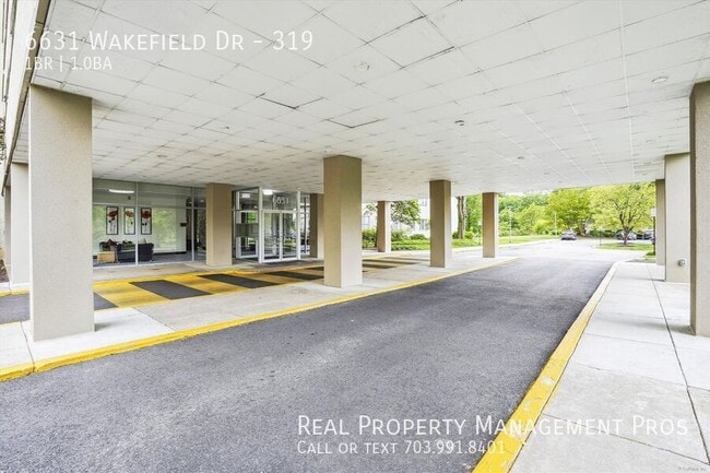 Building Photo - 6631 Wakefield Dr