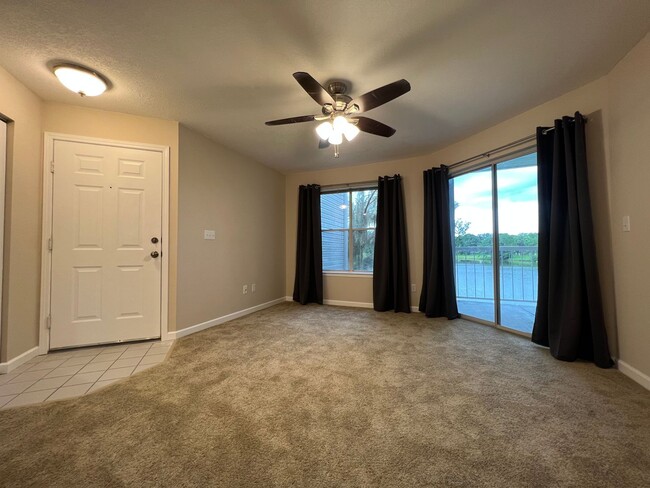 Foto del edificio - Beautiful LAKEFRONT Condo in Lake Mary ~ N...