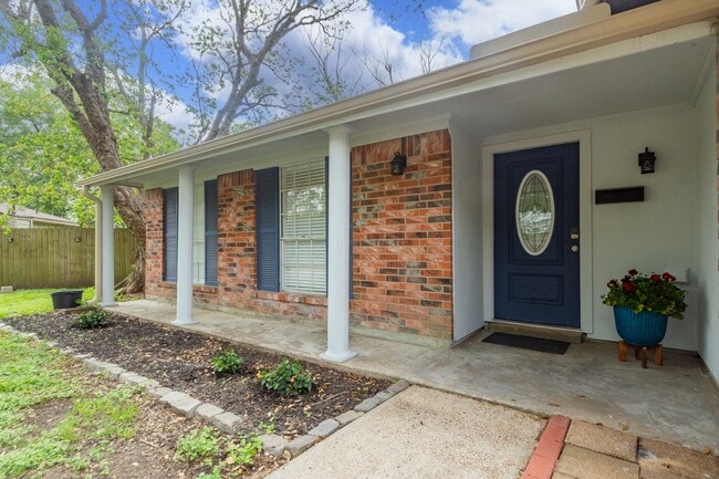Building Photo - 5704 Leggett Ln