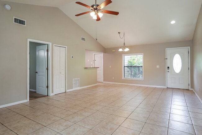 Building Photo - 3824 Tree Lake Dr