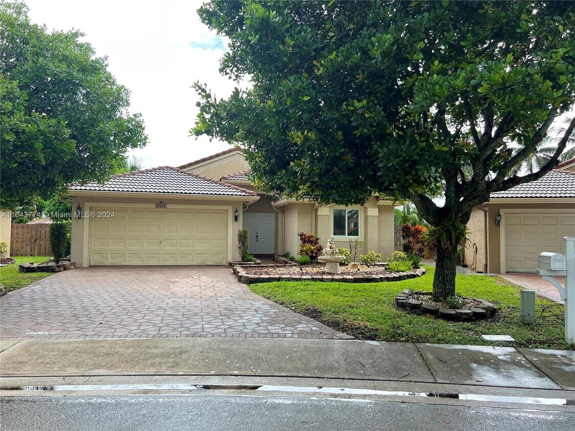 Primary Photo - 4541 Little Palm Ln