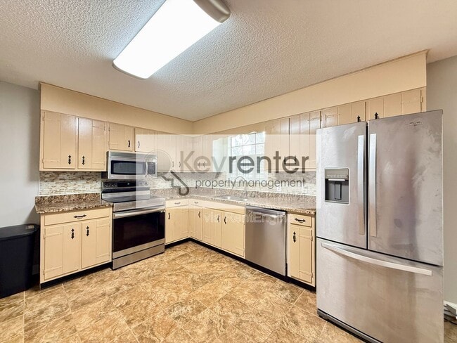 Building Photo - 1300 Highcrest Dr