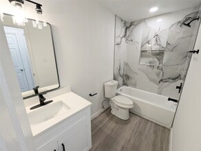 Building Photo - 2911 Huckleberry Ln