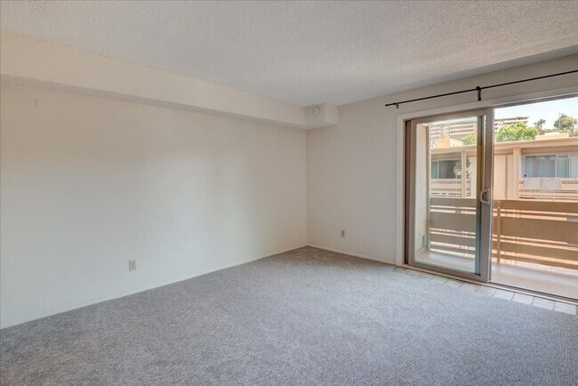 Foto del edificio - Fantastic 1 Bedroom Condo in Point Loma!!