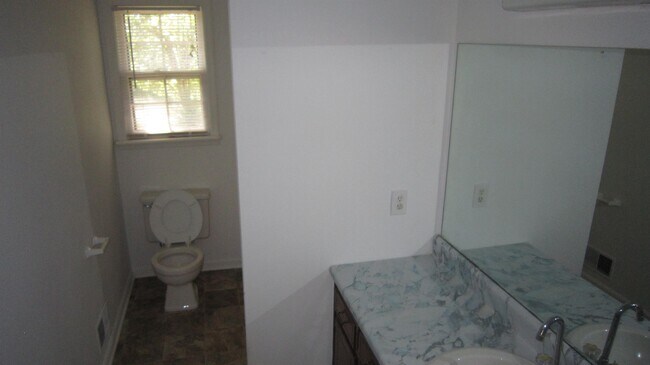 Building Photo - 215 Central Lake Cir