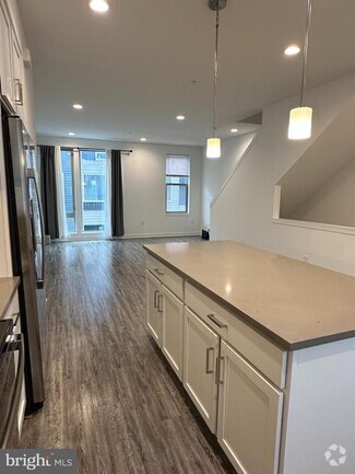 Building Photo - 3004 Birchview Walk