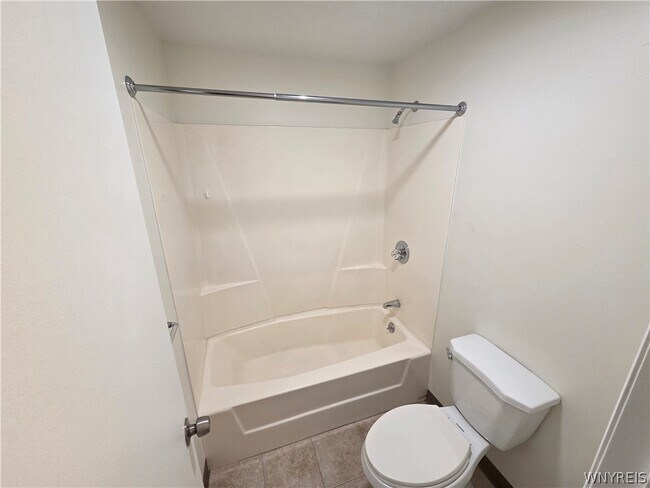 Foto del edificio - 255 Portage Rd