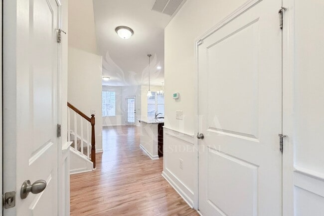 Photo - 907 Saratoga Drive House