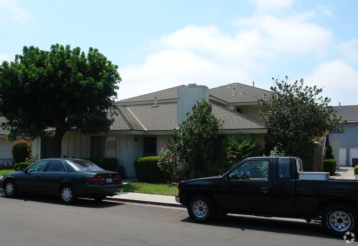Building Photo - 17081 Grove Cir