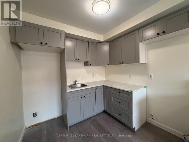 Building Photo - 19 Tracey Park Dr