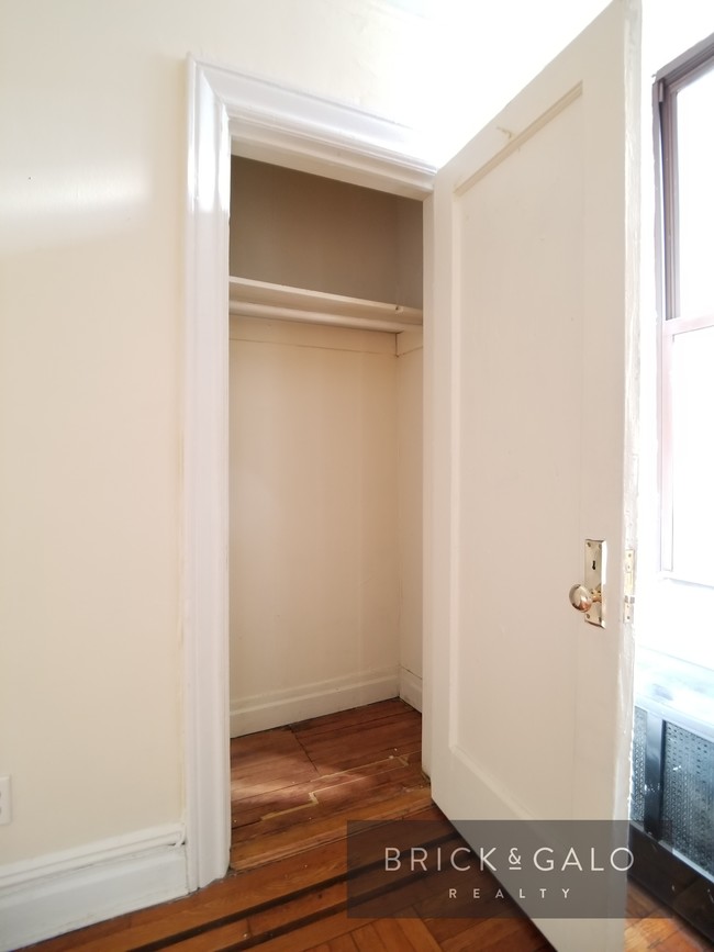 Building Photo - 11 Midwood St