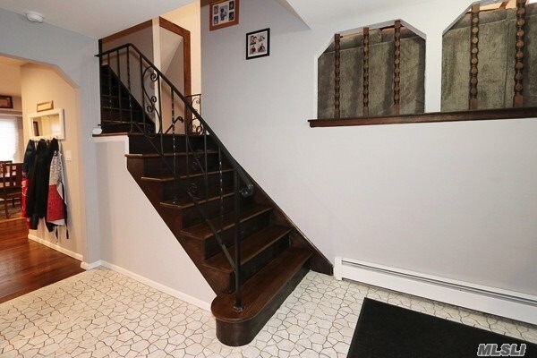Building Photo - 345 Parkway Dr