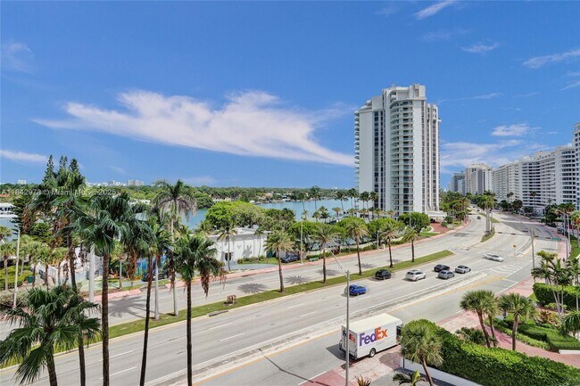 Foto del edificio - 5401 Collins Ave