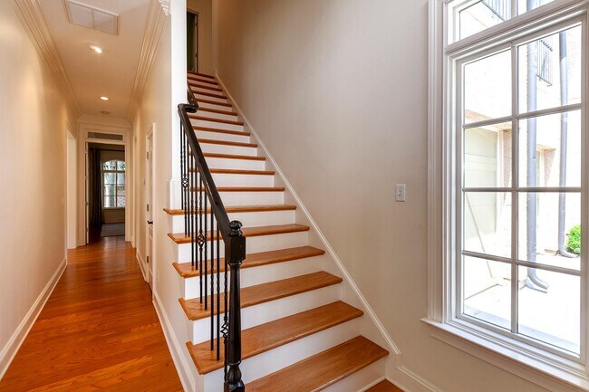 Foto del edificio - 8819 Provence Village Ln