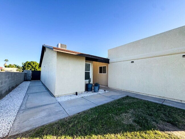 Foto del edificio - "Newly Renovated 3-Bed, 2-Bath Condo in Yuma!"