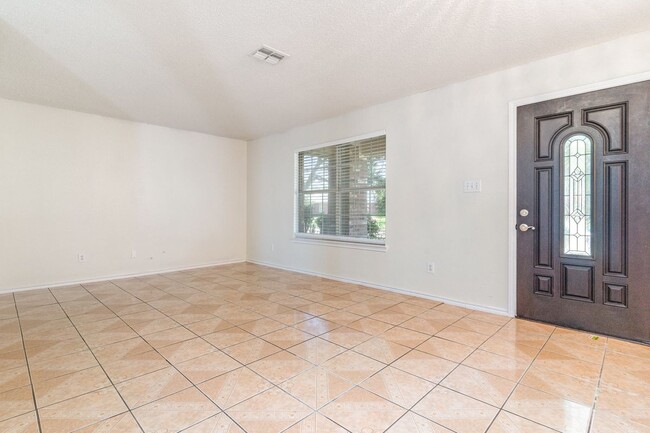 Foto del edificio - 1810 Cedar Ridge Dr