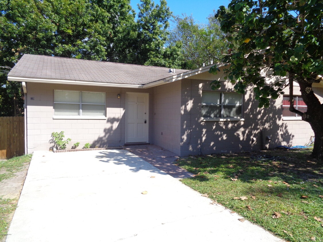 Primary Photo - 120 Olive St