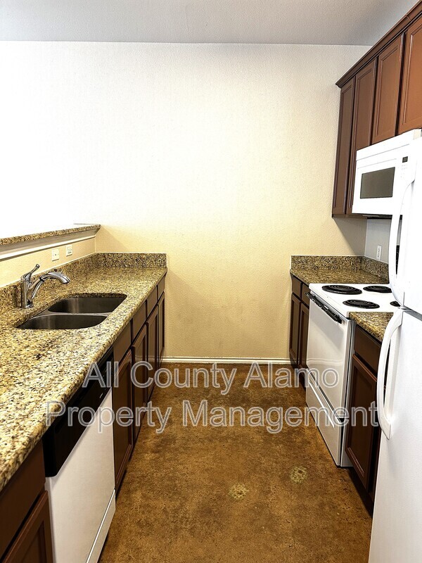 Building Photo - 10611 Mathom Landing