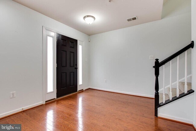 Foto del edificio - 7926 Silver Oak Rd