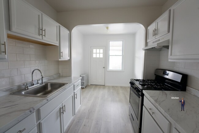 Building Photo - 3922 Amundson Ave